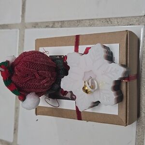 Xmas candles set of 2 new in box with bow and card mitten and star candles